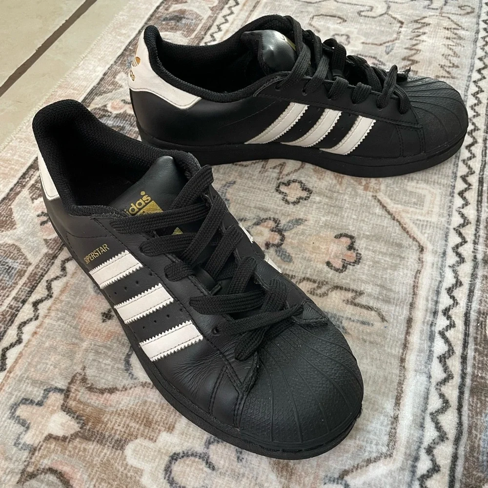 Adidas unisex Superstar Sneakers - Black with White Stripes